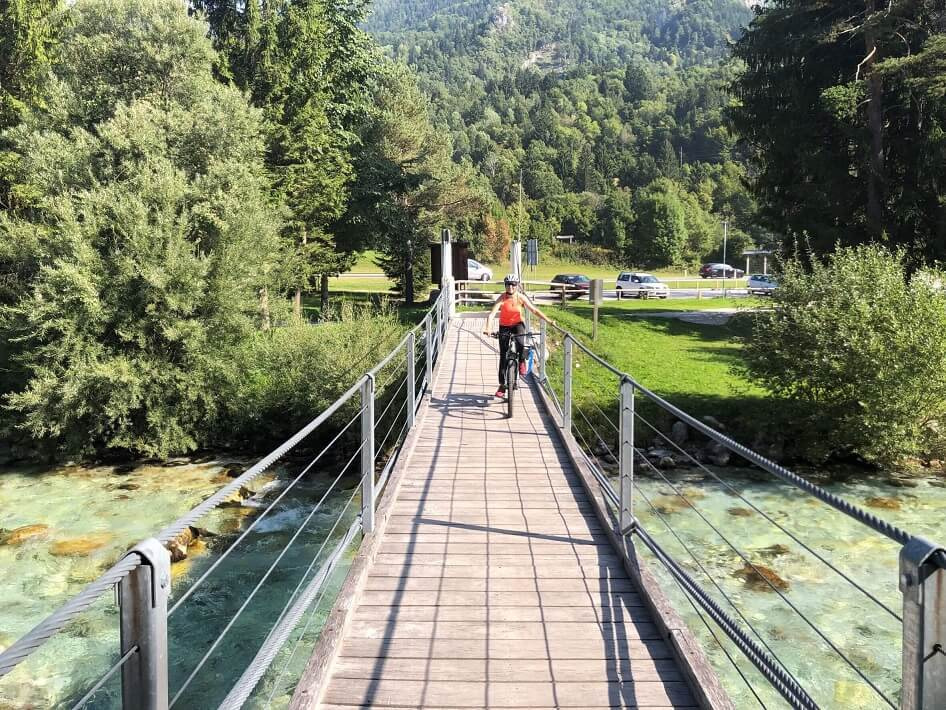 Flussüberquerung in Slowenien